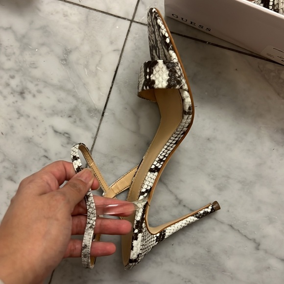 Guess 4” heel in real leather. Size 7.5 US in M Width - Picture 3 of 3